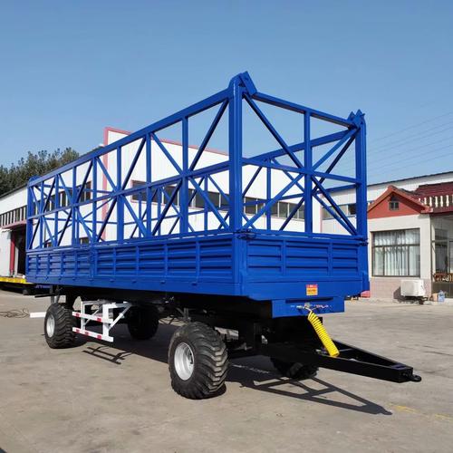 10吨箱板围栏拖车 7000*2200 4万畜牧围栏运输车大型农机后挂
